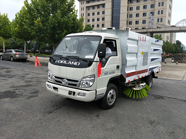 福田時(shí)代掃路車