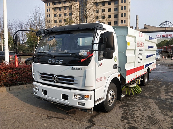 東風(fēng)多利卡掃路車